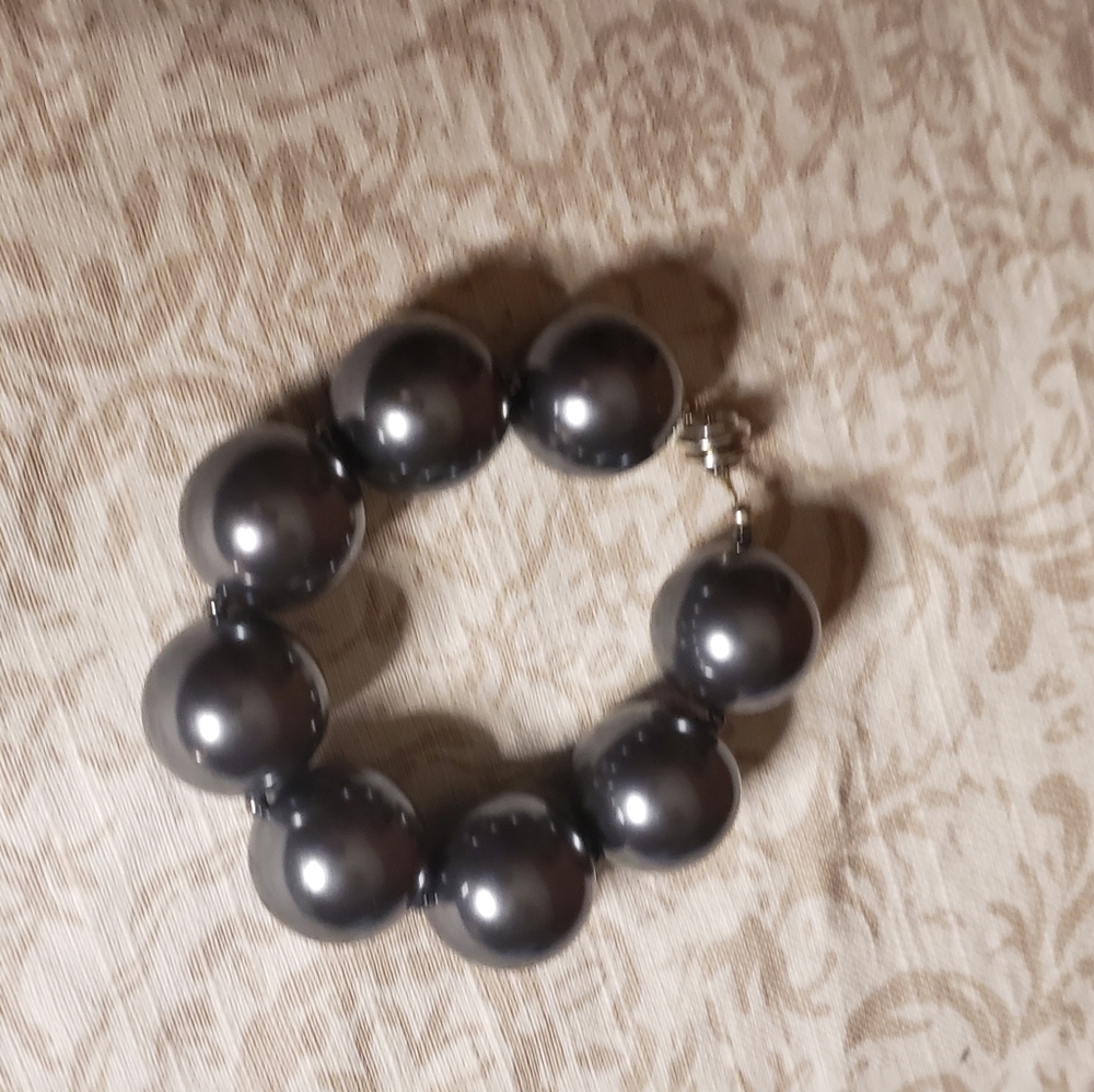 Hot Girls Pearls 8" Grey Bracelet - Picture 1 of 4
